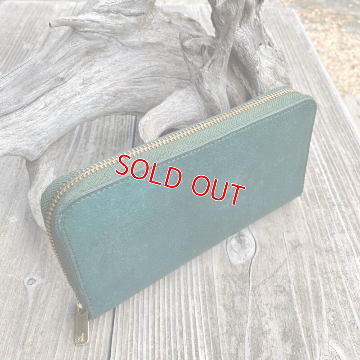 画像2: 【ツキノワグマレザー】ラウンドファスナー長財布　ツキノワグマ革＆牛革バージョン グリーン＆ブラック (2)