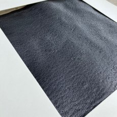 画像2: 【受注製作】2025年12月納品予定　ヒグマレザー使用 ラウンドファスナー長財布　漆黒ブラック (2)