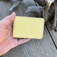 画像1: 【ツキノワグマレザー】熊革　二つ折りスリムカードケース（パスケース兼用）　ベージュ (1)