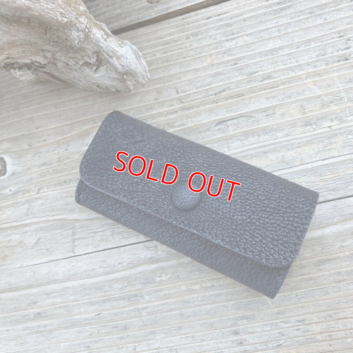 画像2: 【ツキノワグマレザー】熊革 × 姫路レザー使用☆コンパクト4連キーケース　　ブラック (2)