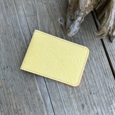 画像3: 【ツキノワグマレザー】熊革　二つ折りスリムカードケース（パスケース兼用）　ベージュ (3)