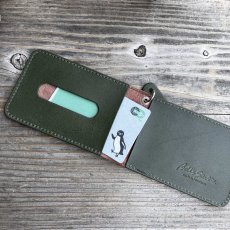 画像4: 【ツキノワグマ革】二つ折りカードケース ストーンベージュ｜熊革×牛革　（写真の現品販売です）  (4)