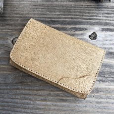 画像1: 【ツキノワグマ革】名刺入れ　熊革×牛革　ストーンベージュバージョン　写真の1点をお届けします (1)