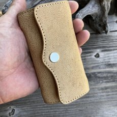 画像6: 【現品限り】ツキノワグマ革（ストーンベージュ）×国産ヌメ革｜大容量5連キーケース｜カード収納付き (6)