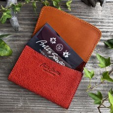 画像4: 【ツキノワグマ革】名刺入れ　熊革×牛革　茜色バージョン　写真の1点をお届けします (4)