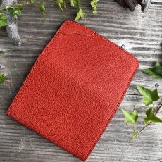 画像8: 【ツキノワグマ革】名刺入れ　熊革×牛革　茜色バージョン　写真の1点をお届けします (8)