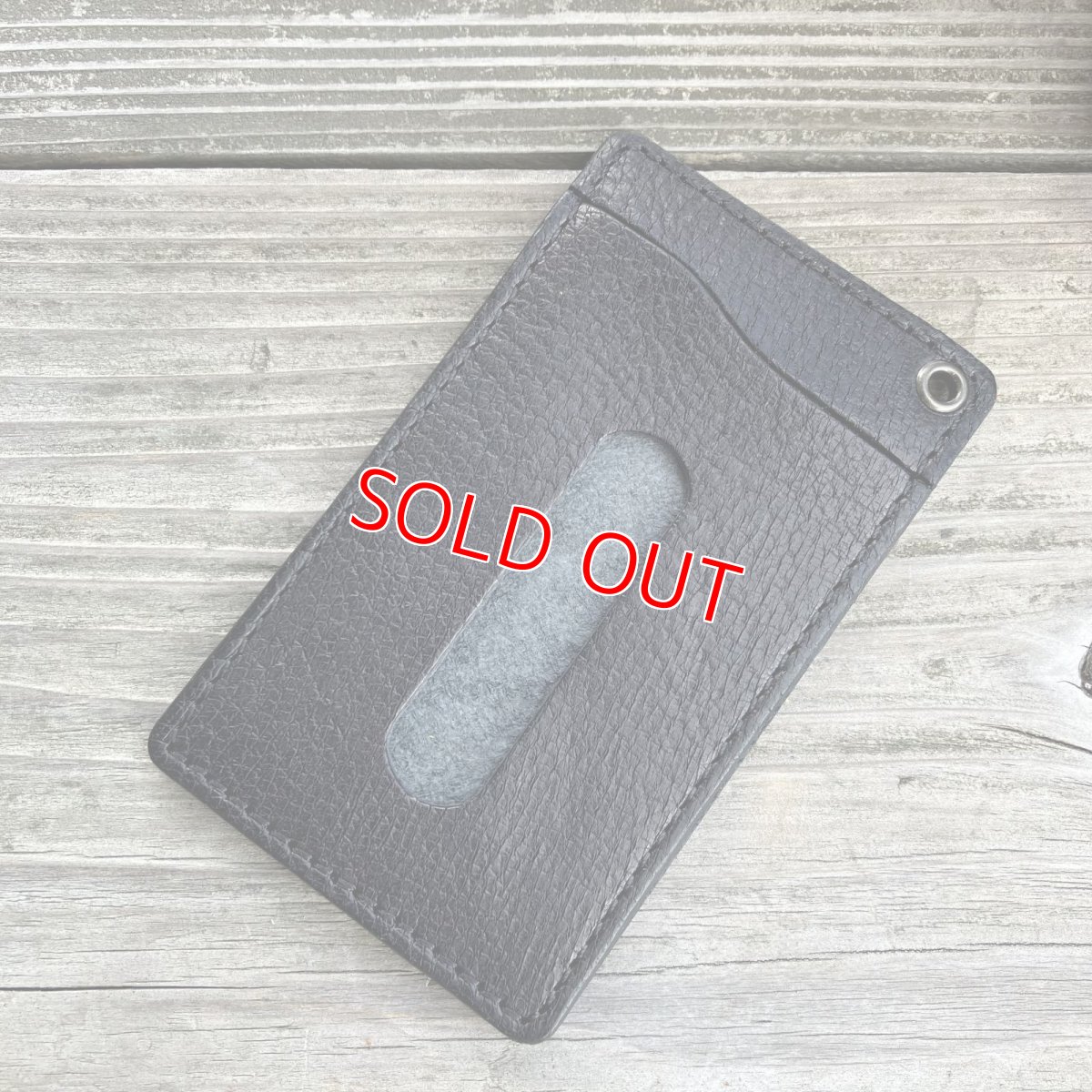 画像2: 【ヒグマレザー】ワイルドな質感ヒグマ革バージョン★パスケース / カード入れ 　ブラック (2)