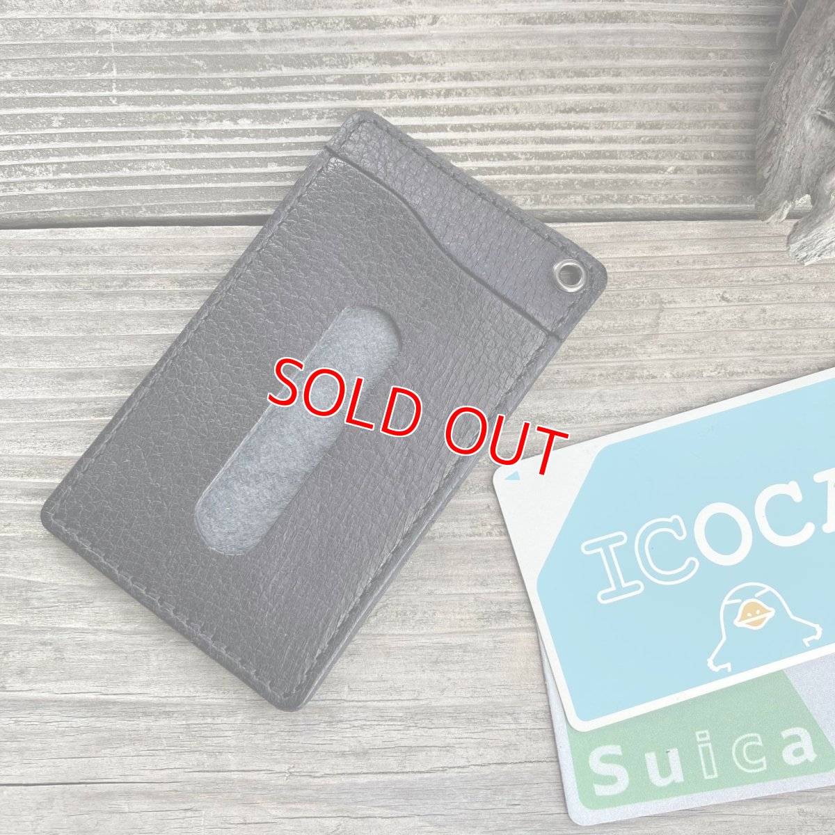 画像1: 【ヒグマレザー】ワイルドな質感ヒグマ革バージョン★パスケース / カード入れ 　ブラック (1)