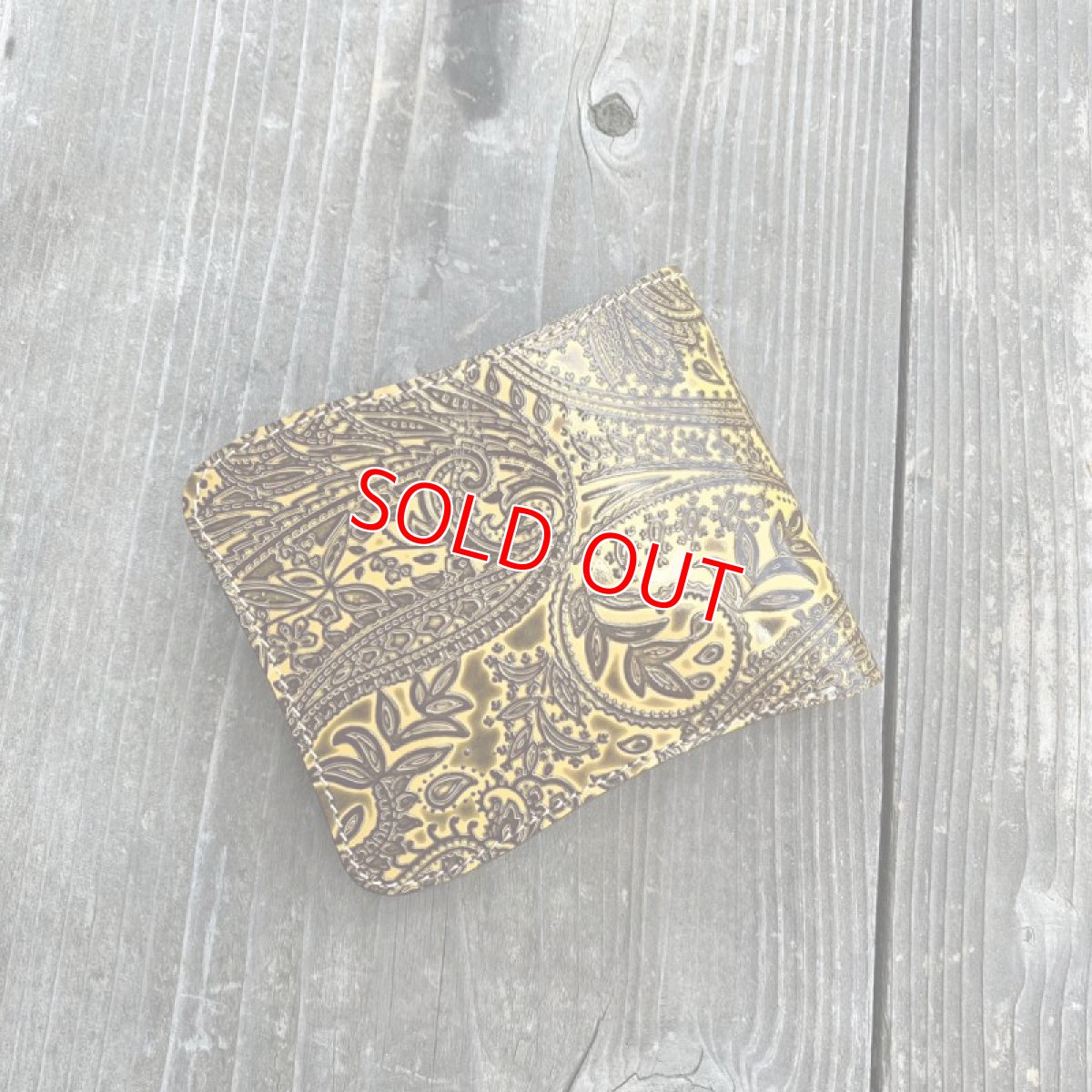 画像2: 【アウトレット】ペイズリー型押し☆Rタイプ牛革二つ折り財布！ (2)