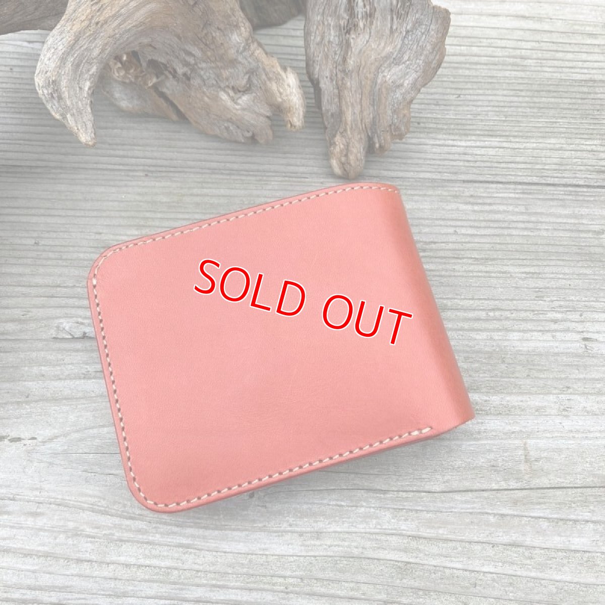 画像2: 【アウトレット】姫路レザー硬めのヌメ革★シンプル&スタンダード二つ折り財布！　レッド (2)