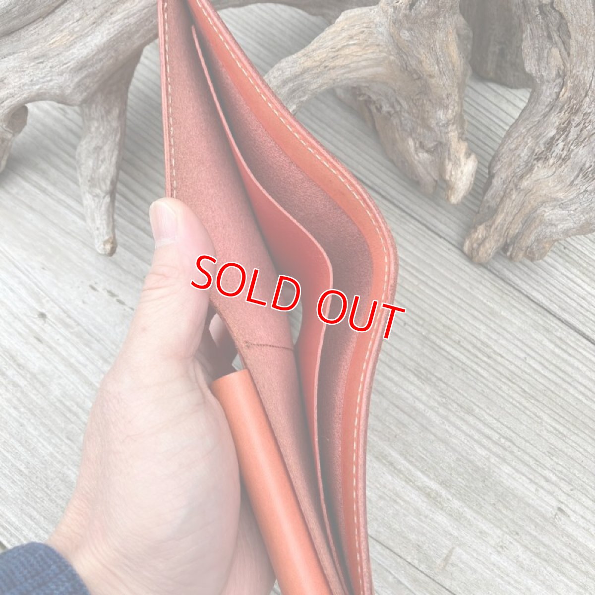 画像4: 【アウトレット】姫路レザー硬めのヌメ革★シンプル&スタンダード二つ折り財布！　レッド (4)