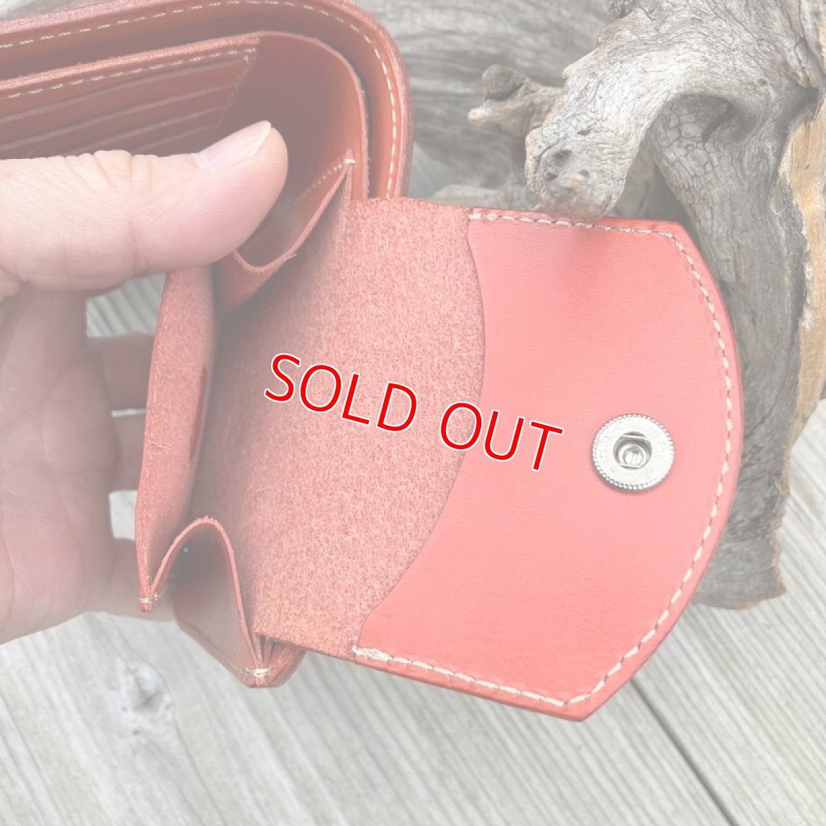 画像6: 【アウトレット】姫路レザー硬めのヌメ革★シンプル&スタンダード二つ折り財布！　レッド (6)