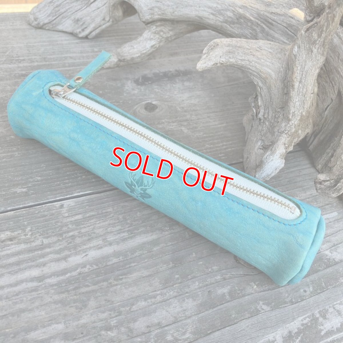 画像4: 【アウトレット】鹿革ドラム型ペンケースMサイズ（スカイブルー） (4)