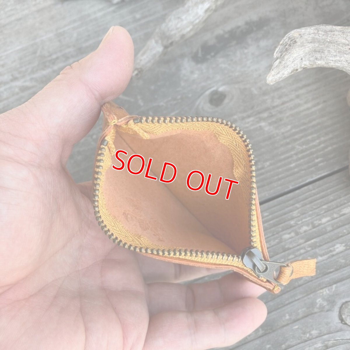 画像4: 【アウトレット】ジビエ鹿革ファスナーポーチ小銭入れ　カードやお札も入ります (4)