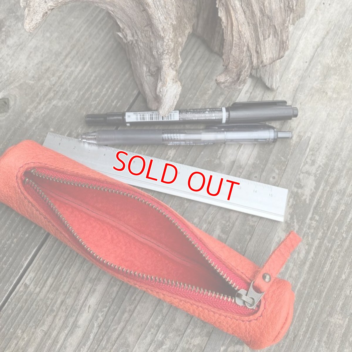 画像8: 【アウトレット】鹿革ドラム型ペンケースSサイズ（レッド） (8)