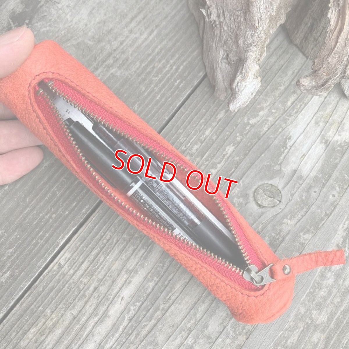 画像7: 【アウトレット】鹿革ドラム型ペンケースSサイズ（レッド） (7)