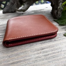 画像8: 【アウトレット】姫路シュリンクレザー シンプル二つ折り財布（ブラウン）カード収納・札入れ付き (8)
