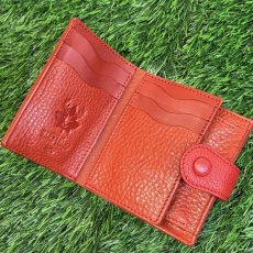 画像2: 【アウトレット20％OFF】広島ジビエレザー（鹿革）コンパクト二つ折り財布 レッド｜小さなバッグにぴったり・在庫品 (2)
