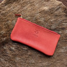 画像1: 【アウトレット30％OFF】広島ジビエレザー 鹿革ロングファスナーポーチ｜通帳・お薬手帳・母子手帳収納（レッド） (1)