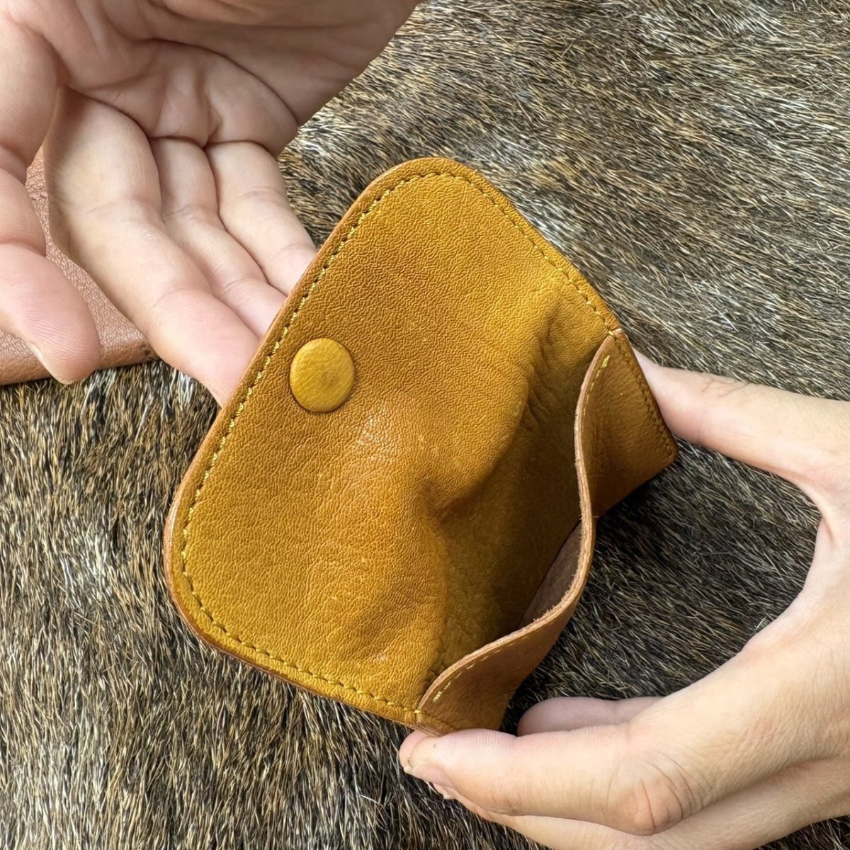 画像5: 【アウトレット30％OFF】広島ジビエレザー（鹿革）超コンパクトミニ財布｜長期在庫品　キャメル (5)