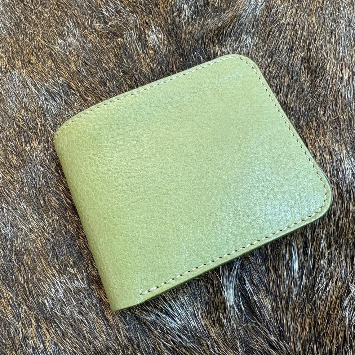 画像1: 【アウトレット30％OFF】姫路シュリンクレザー 二つ折り財布｜長期展示品 (1)