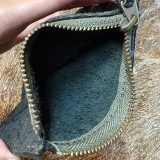画像6: 象革ファスナーコインケース（アウトレット・インディゴ/ダークグリーン） (6)