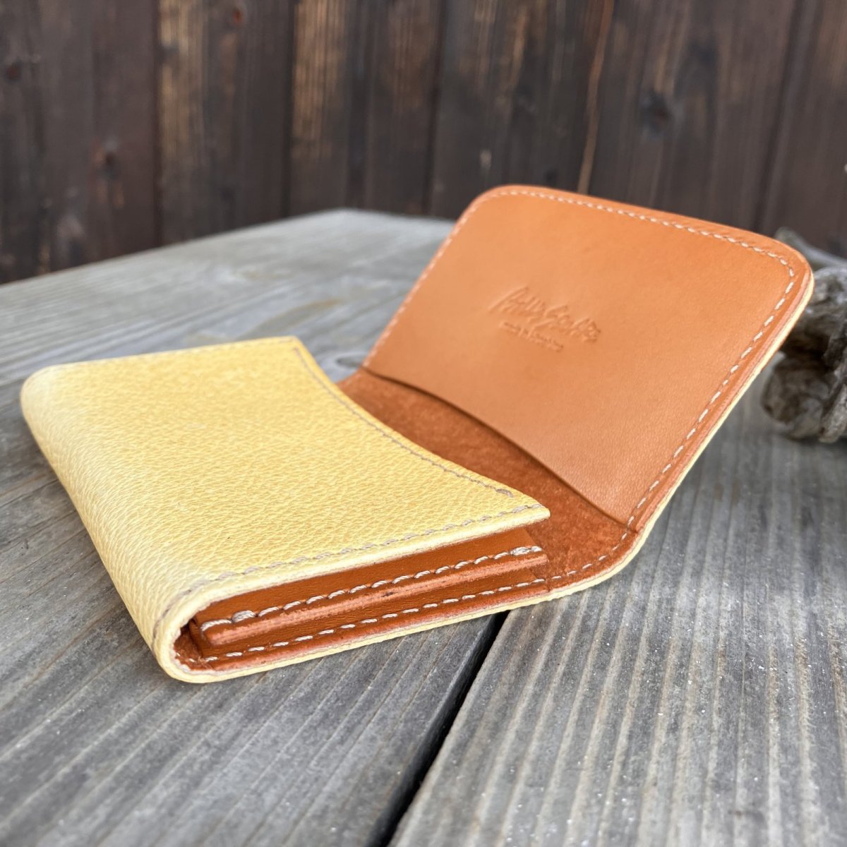 画像5: 【アウトレット／ツキノワグマレザー】縁をかき集める熊手デザイン 名刺を落とさない熊革名刺入れ・カードケース（ベージュ 日焼けあり） (5)