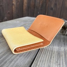 画像5: 【アウトレット／ツキノワグマレザー】縁をかき集める熊手デザイン 名刺を落とさない熊革名刺入れ・カードケース（ベージュ 日焼けあり） (5)