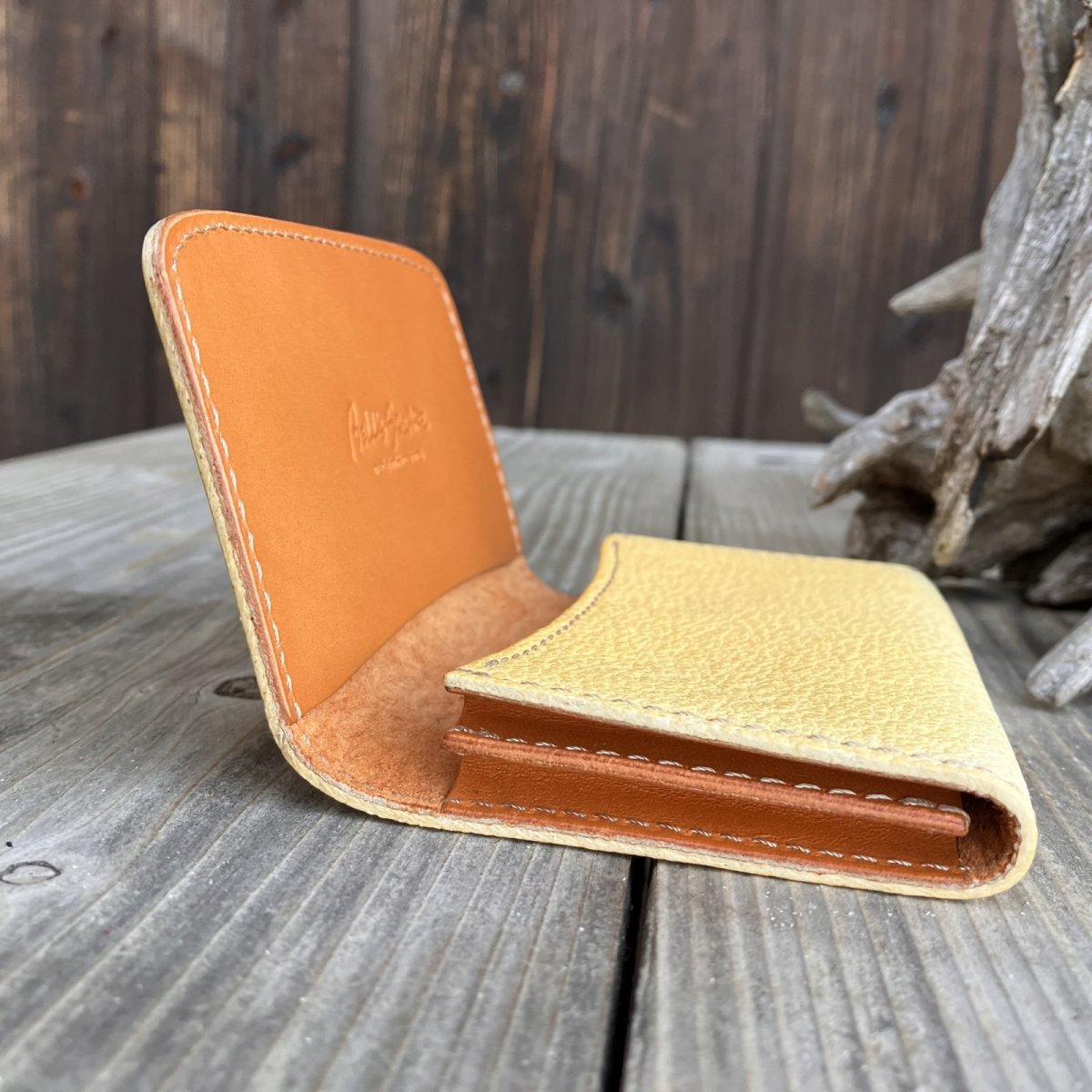 画像6: 【アウトレット／ツキノワグマレザー】縁をかき集める熊手デザイン 名刺を落とさない熊革名刺入れ・カードケース（ベージュ 日焼けあり） (6)