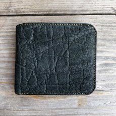 画像2: 【一点限り／アウトレット】象革×姫路ヌメ革 二つ折り札入れカードケース｜深緑×カーキの極上バランス (2)