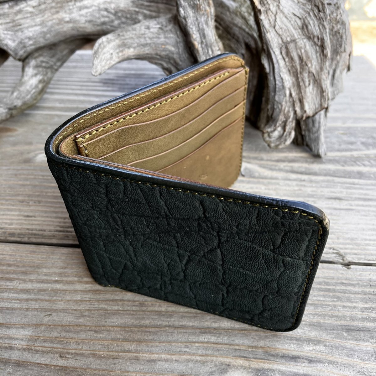 画像5: 【一点限り／アウトレット】象革×姫路ヌメ革 二つ折り札入れカードケース｜深緑×カーキの極上バランス (5)