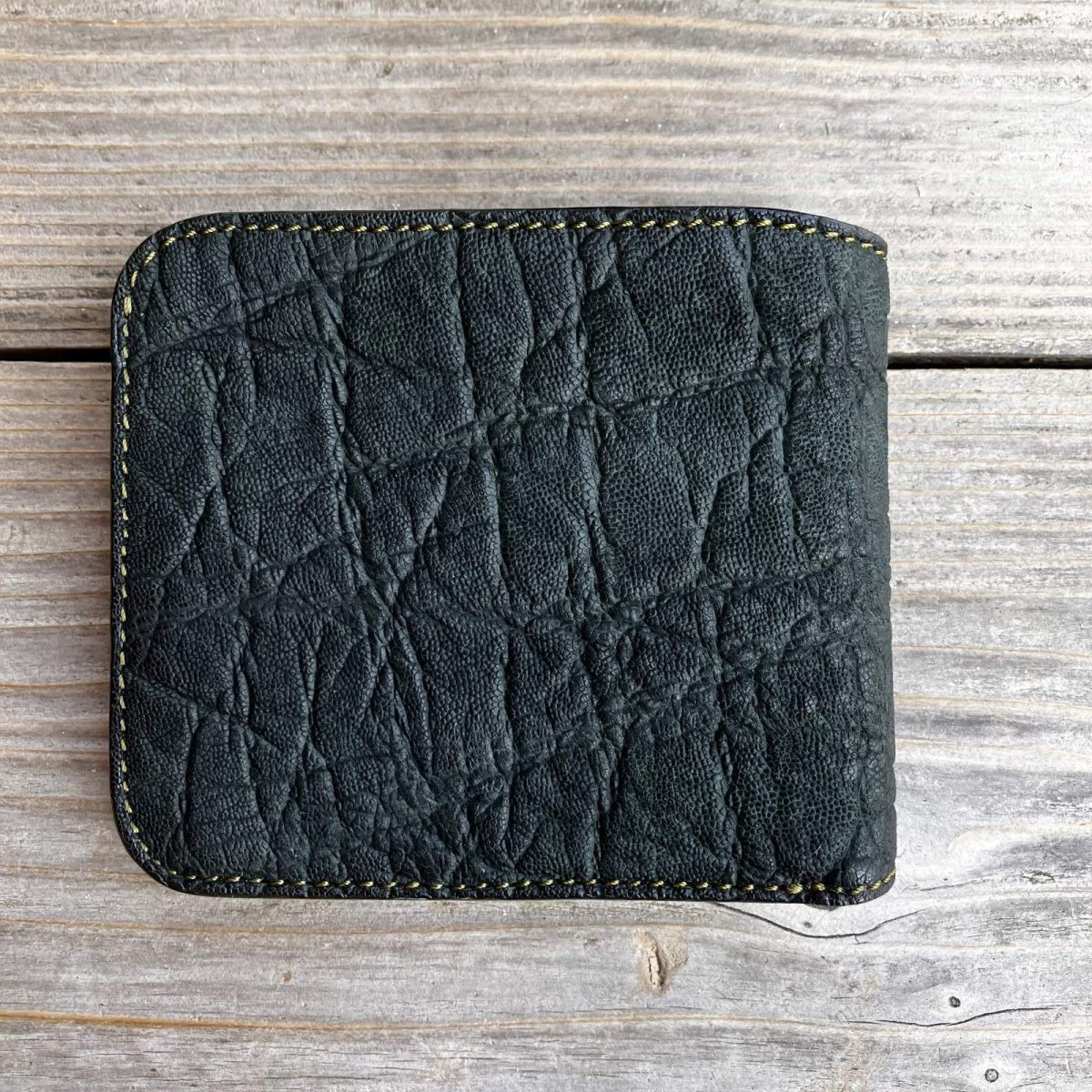 画像3: 【一点限り／アウトレット】象革×姫路ヌメ革 二つ折り札入れカードケース｜深緑×カーキの極上バランス (3)