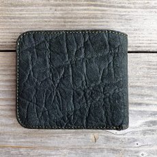 画像3: 【一点限り／アウトレット】象革×姫路ヌメ革 二つ折り札入れカードケース｜深緑×カーキの極上バランス (3)