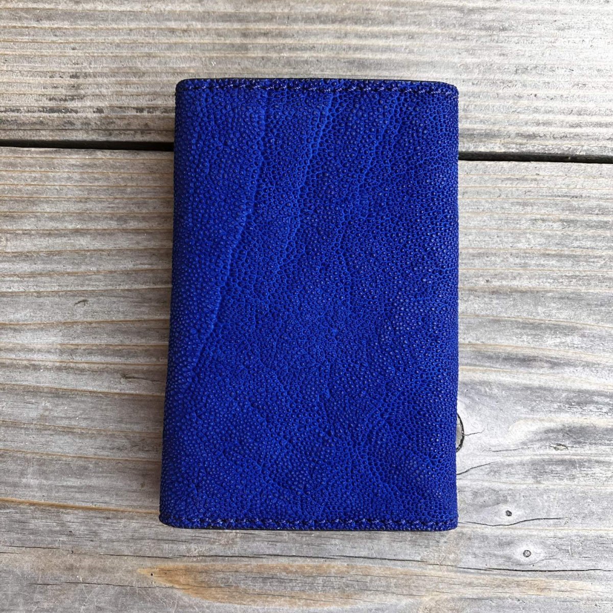 画像2: 【20%OFFアウトレット】希少な象革（エレファント）多機能5連キーケース｜鮮やかなロイヤルブルー｜カード・お札・スマートキー収納可 (2)