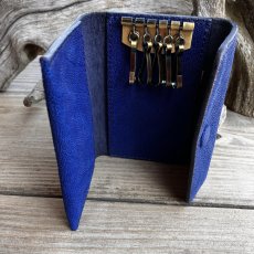 画像5: 【20%OFFアウトレット】希少な象革（エレファント）多機能5連キーケース｜鮮やかなロイヤルブルー｜カード・お札・スマートキー収納可 (5)