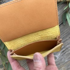 画像4: 【18周年感謝・アウトレット最大３０％OFF】本革名刺入れ（イエロー＆キャメル） (4)