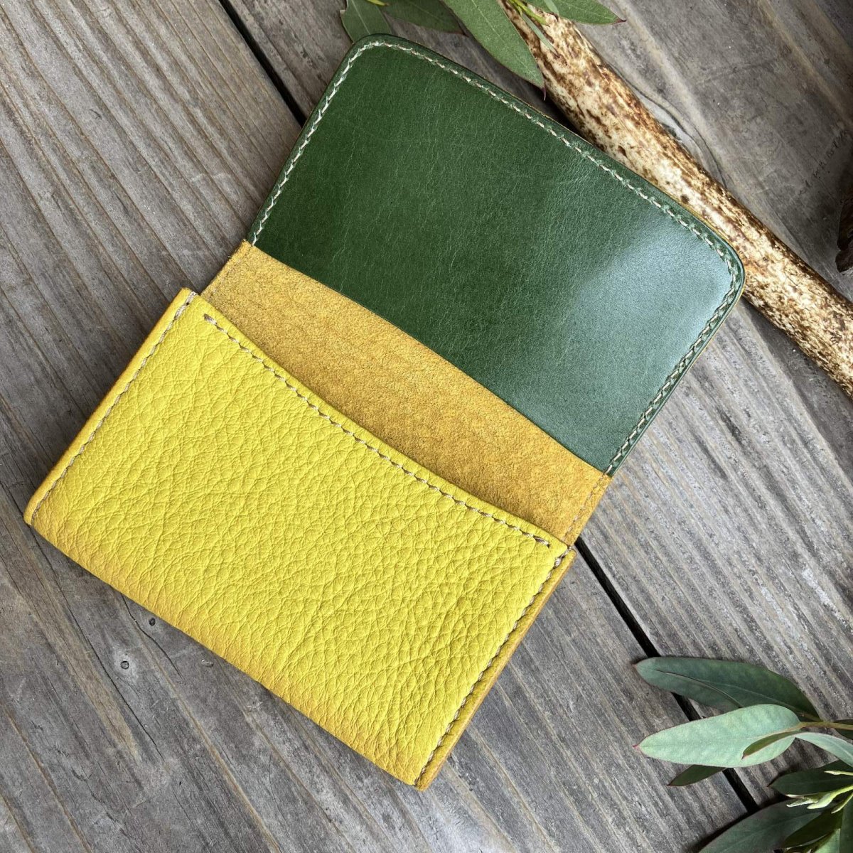画像2: 【18周年感謝・アウトレット最大３０％OFF】本革名刺入れ（イエロー＆グリーン） (2)