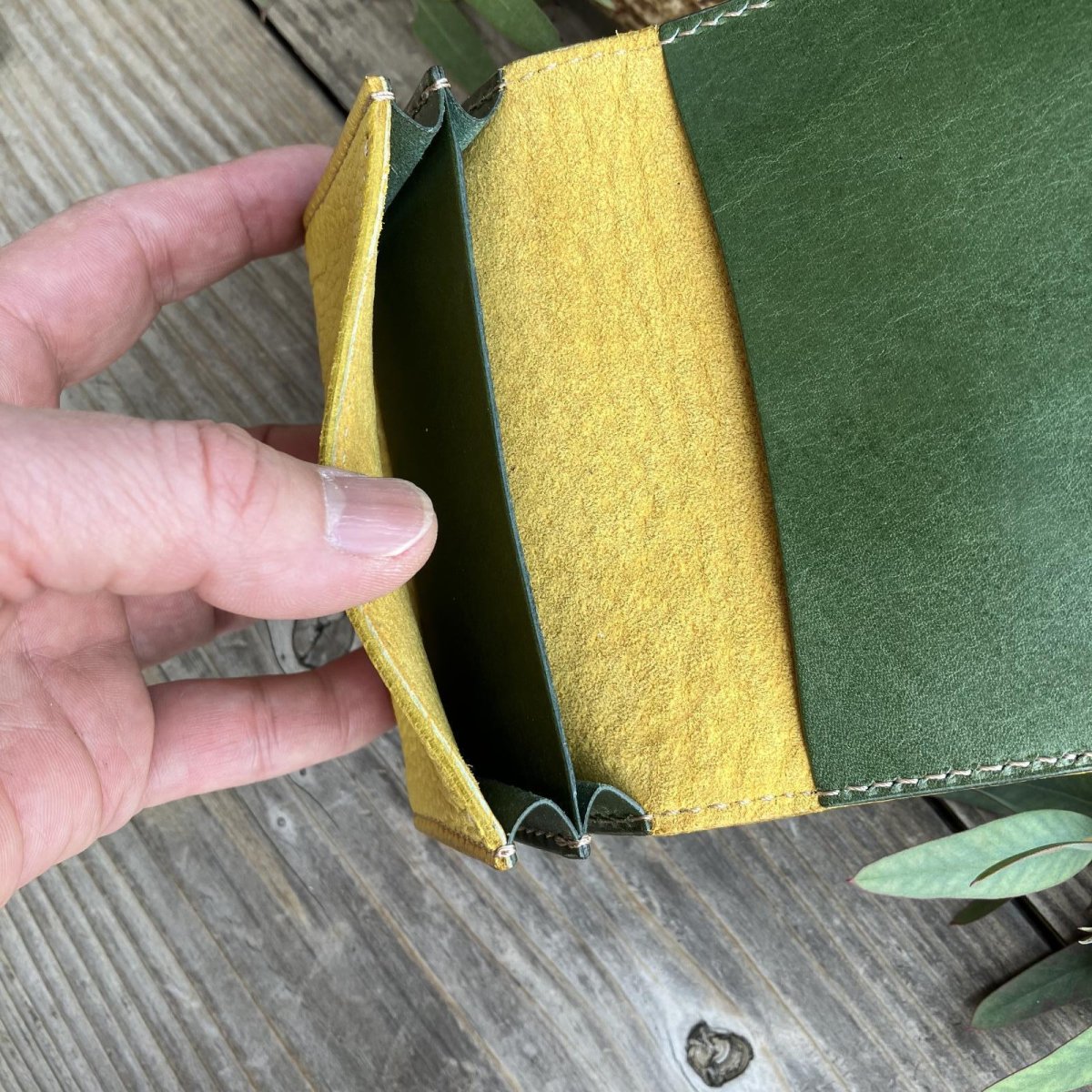 画像6: 【18周年感謝・アウトレット最大３０％OFF】本革名刺入れ（イエロー＆グリーン） (6)