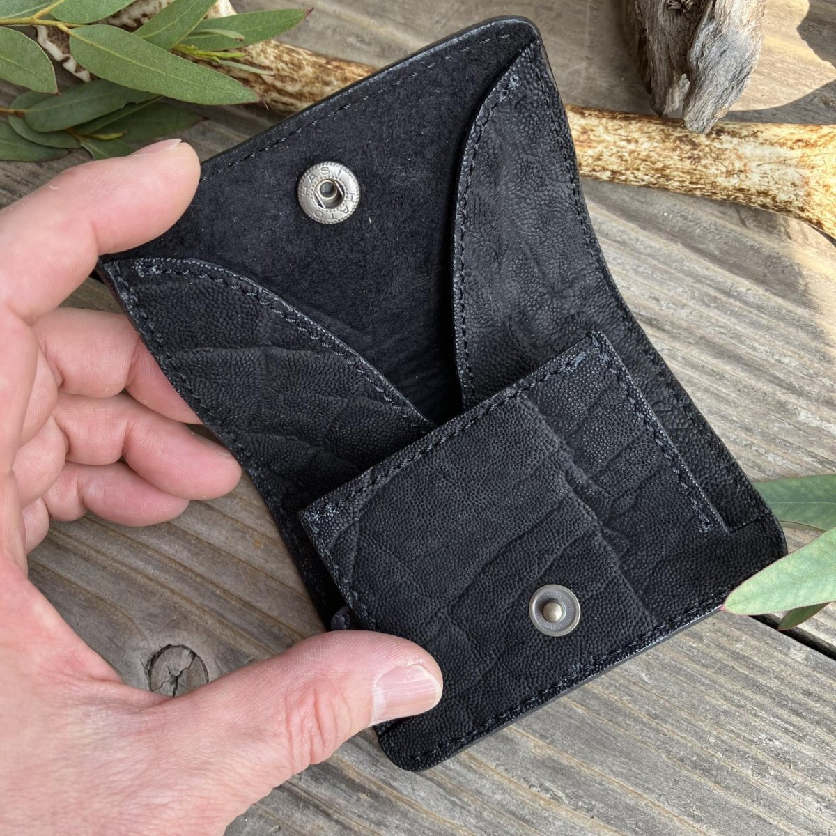 画像3: 【アウトレット最大30%OFF】象革（エレファント）本革コインケース 現品1点限り｜BLACK (3)