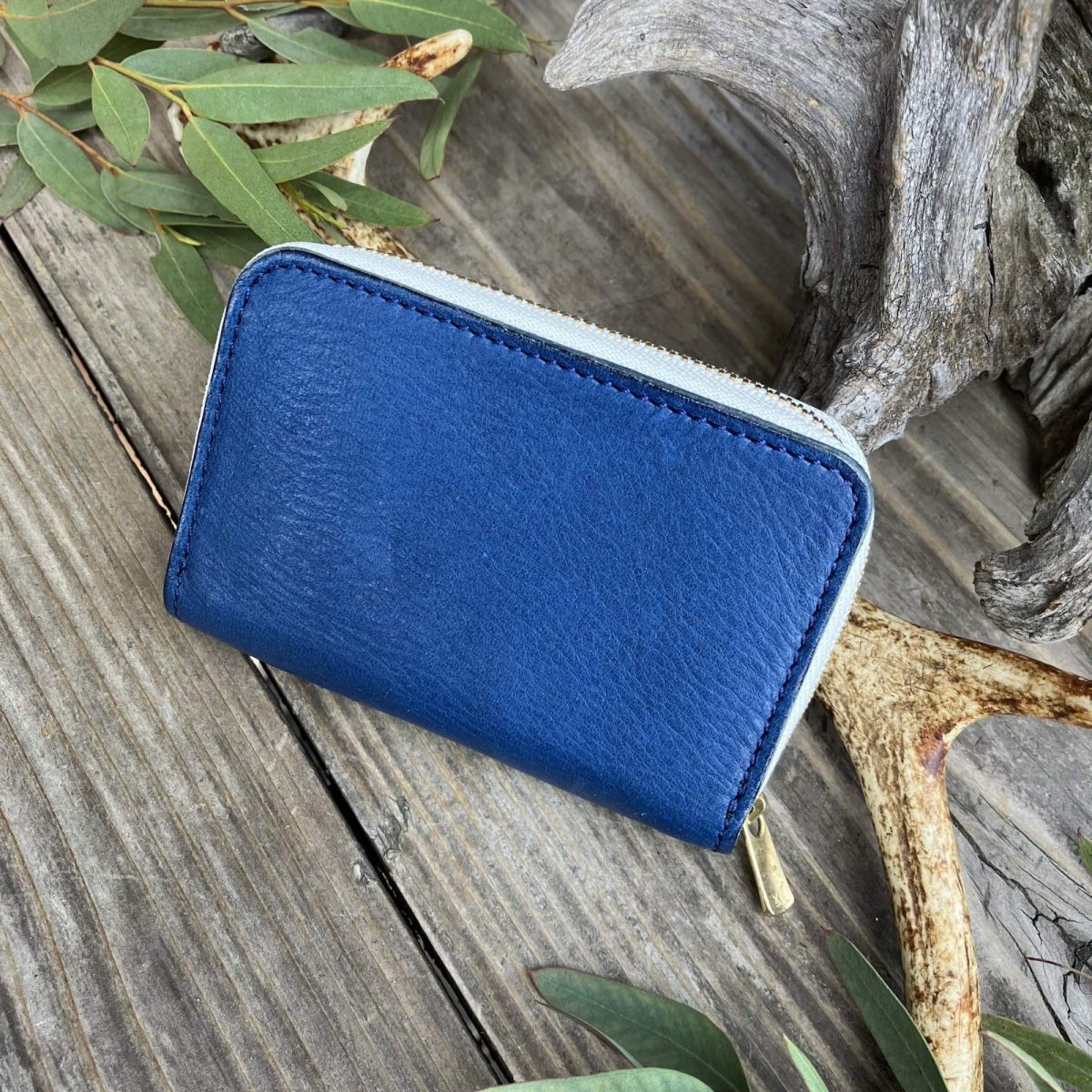 画像1: 【18周年感謝・幻のプロトタイプ特別放出】岩手県産 鹿革（ブルー）ラウンドファスナーミニウォレット (1)
