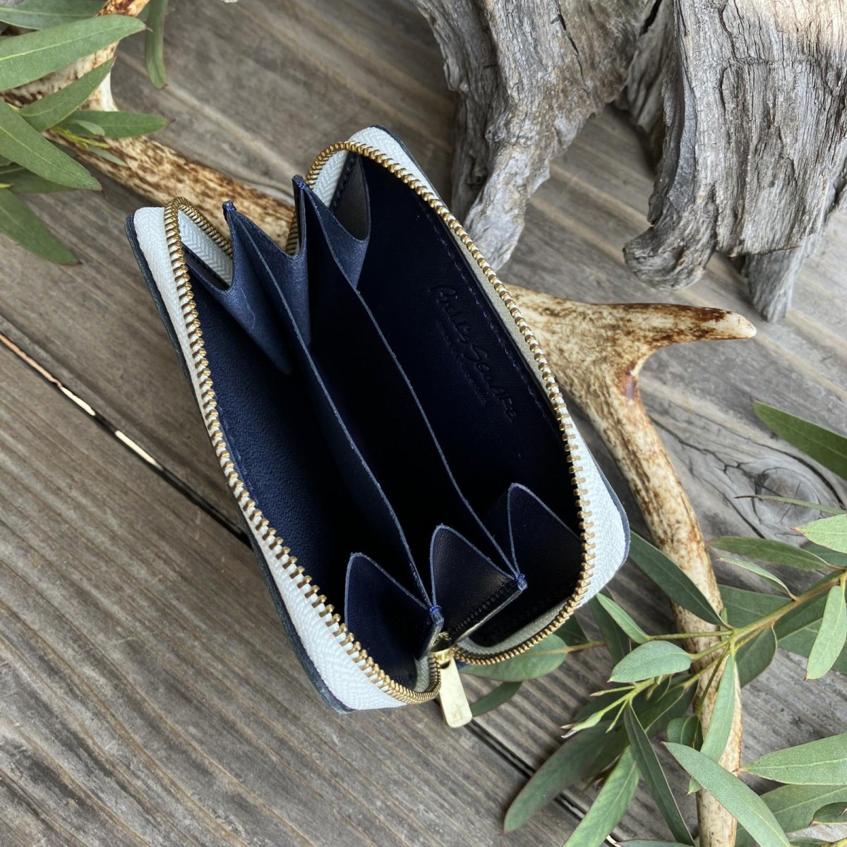 画像3: 【18周年感謝・幻のプロトタイプ特別放出】岩手県産 鹿革（ブルー）ラウンドファスナーミニウォレット (3)