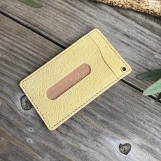 画像1: 【18周年感謝・アウトレット最大30％OFF】ツキノワグマ革 パスケース / カードケース（ベージュ） (1)