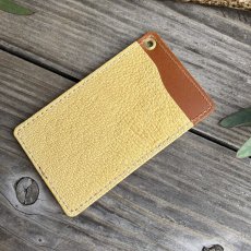 画像2: 【18周年感謝・アウトレット最大30％OFF】ツキノワグマ革 パスケース / カードケース（ベージュ） (2)