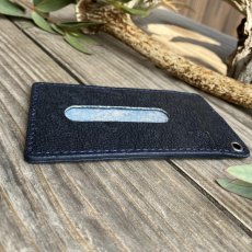 画像3: 【18周年感謝・アウトレット最大30％OFF】ツキノワグマ革 パスケース / カードケース（ブラック） (3)