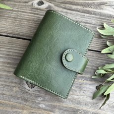 画像1: 【アウトレット最大30%OFF】小さくてもしっかり収納！小さなバッグにぴったり！コンパクト二つ折り財布グリーン (1)