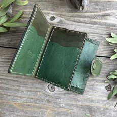 画像2: 【アウトレット最大30%OFF】小さくてもしっかり収納！小さなバッグにぴったり！コンパクト二つ折り財布グリーン (2)