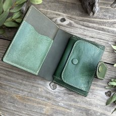 画像3: 【アウトレット最大30%OFF】小さくてもしっかり収納！小さなバッグにぴったり！コンパクト二つ折り財布グリーン (3)