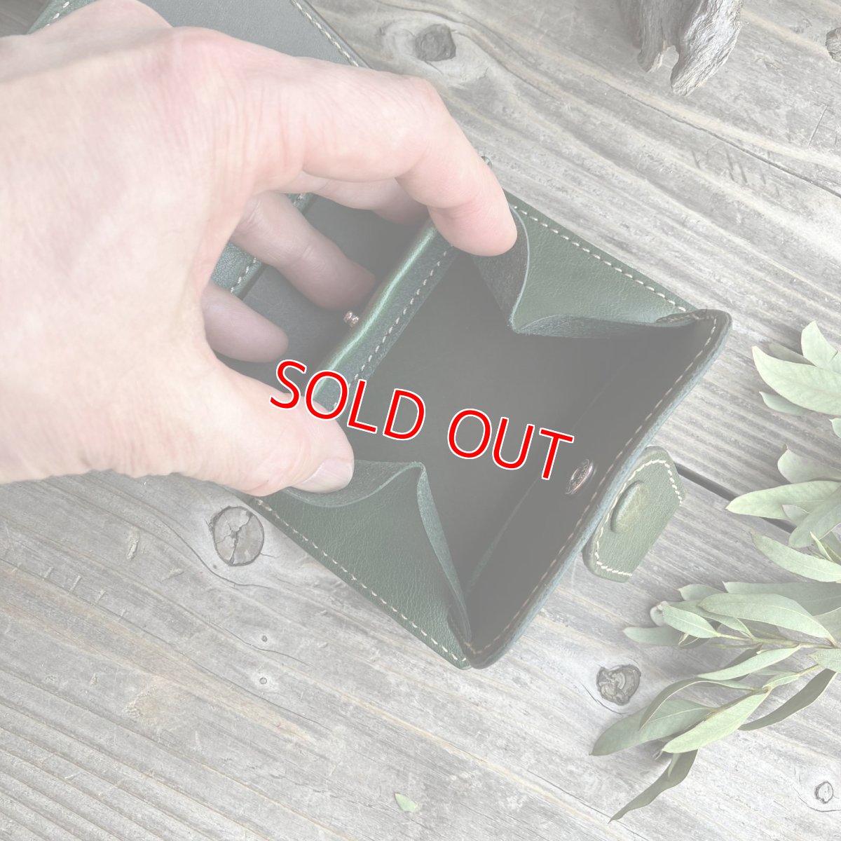 画像4: 【アウトレット最大30%OFF】小さくてもしっかり収納！小さなバッグにぴったり！コンパクト二つ折り財布グリーン (4)