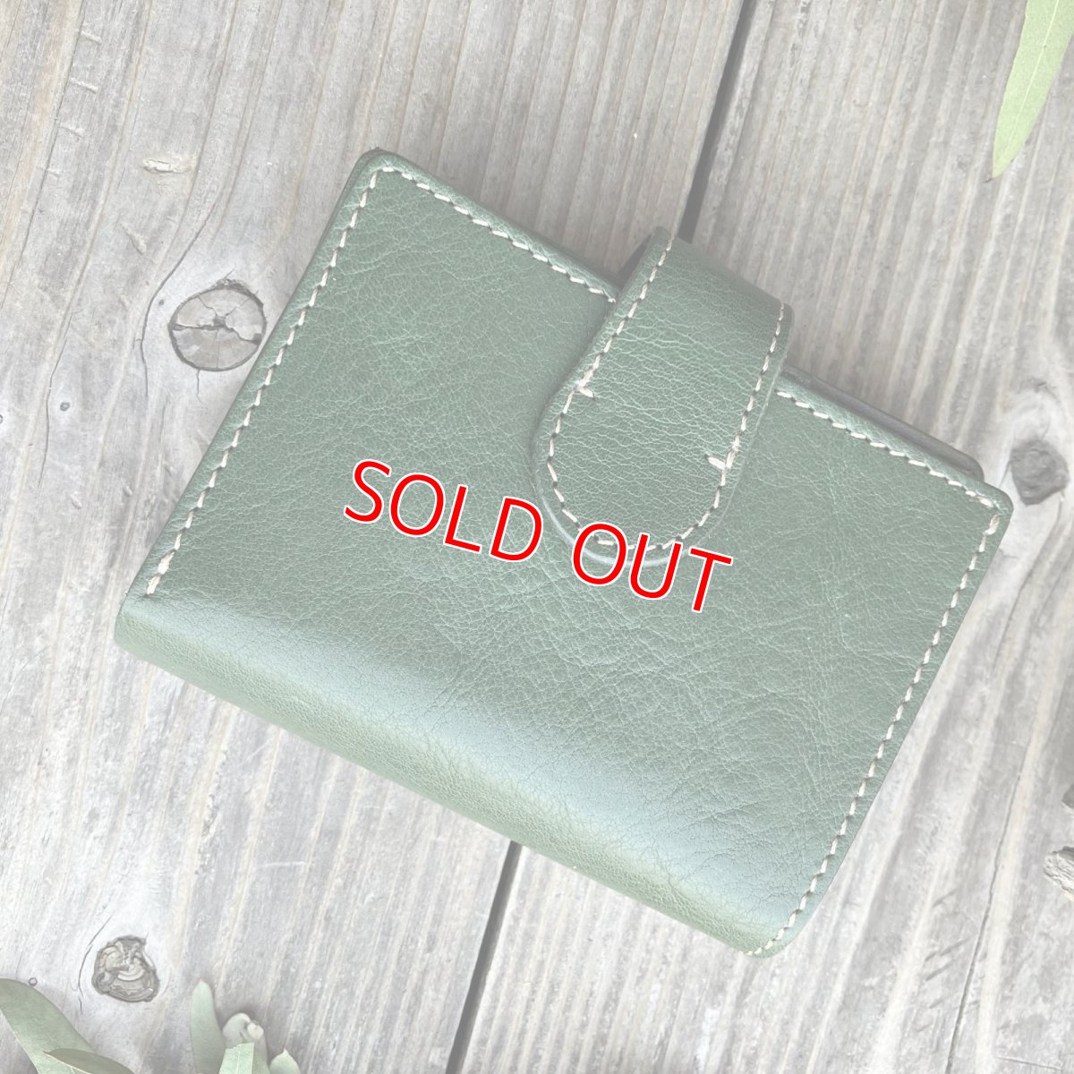 画像5: 【アウトレット最大30%OFF】小さくてもしっかり収納！小さなバッグにぴったり！コンパクト二つ折り財布グリーン (5)