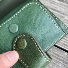 画像8: 【アウトレット最大30%OFF】小さくてもしっかり収納！小さなバッグにぴったり！コンパクト二つ折り財布グリーン (8)